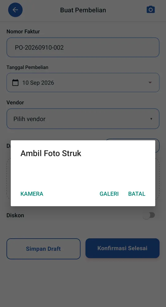 Pilihan ambil foto struk dari kamera atau galeri di aplikasi Omzeta